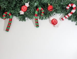 3 candy canes, 3 baubles and green christmas garland decors thumbnail