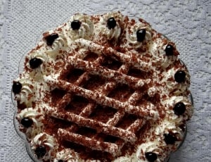vanilla frosting cake with berries and chocolate crumbles thumbnail