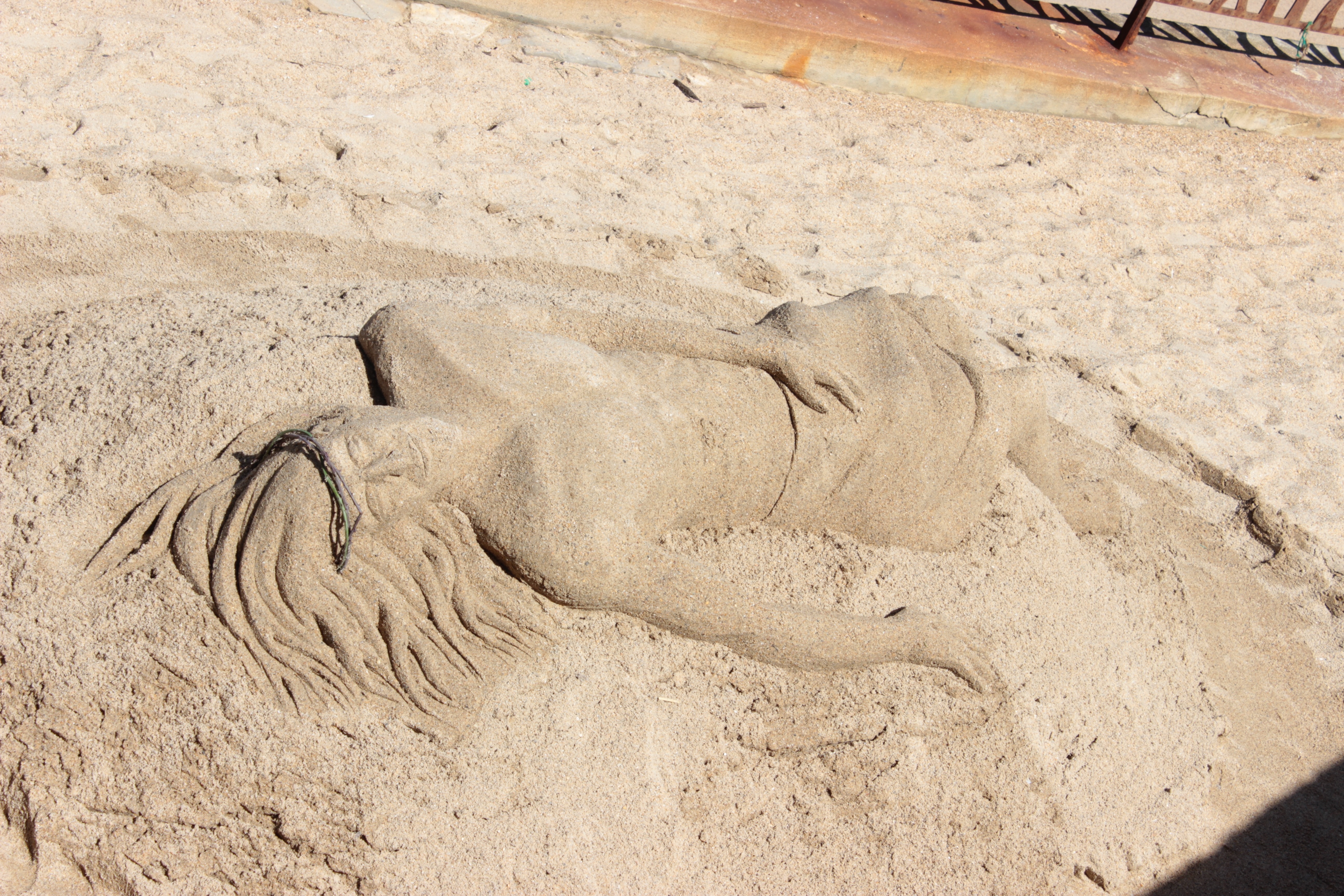 woman sand artwork