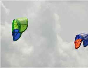 2 parachutes thumbnail