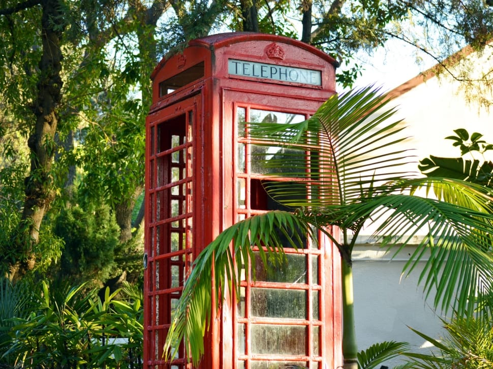 red telephone booth preview
