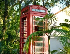 red telephone booth thumbnail