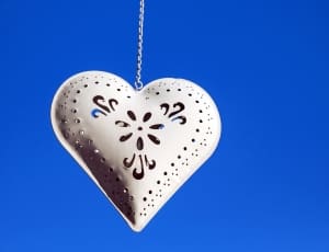 silver heart pendant necklace thumbnail