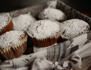 brown and white cupcakes thumbnail