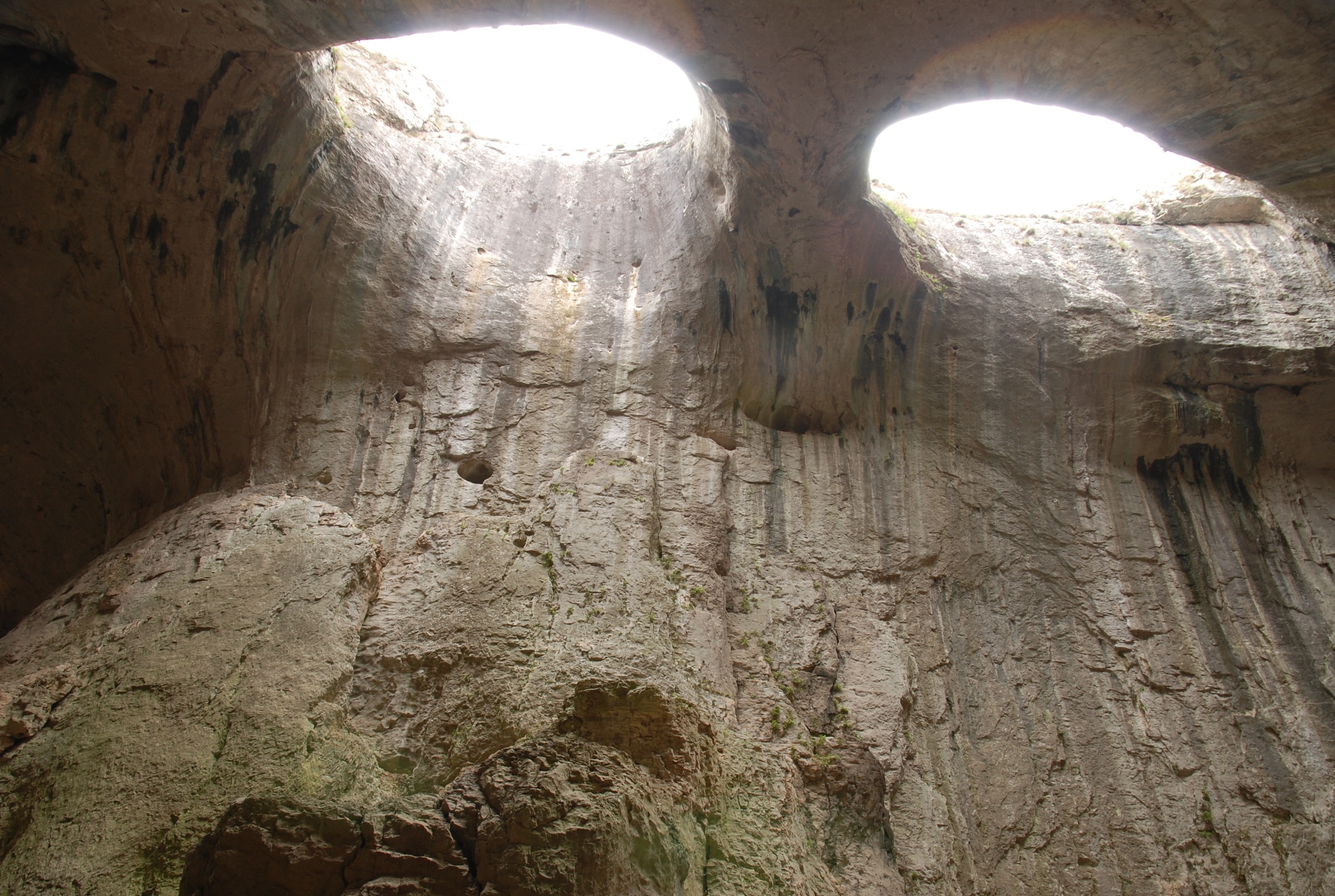 2 hole cave