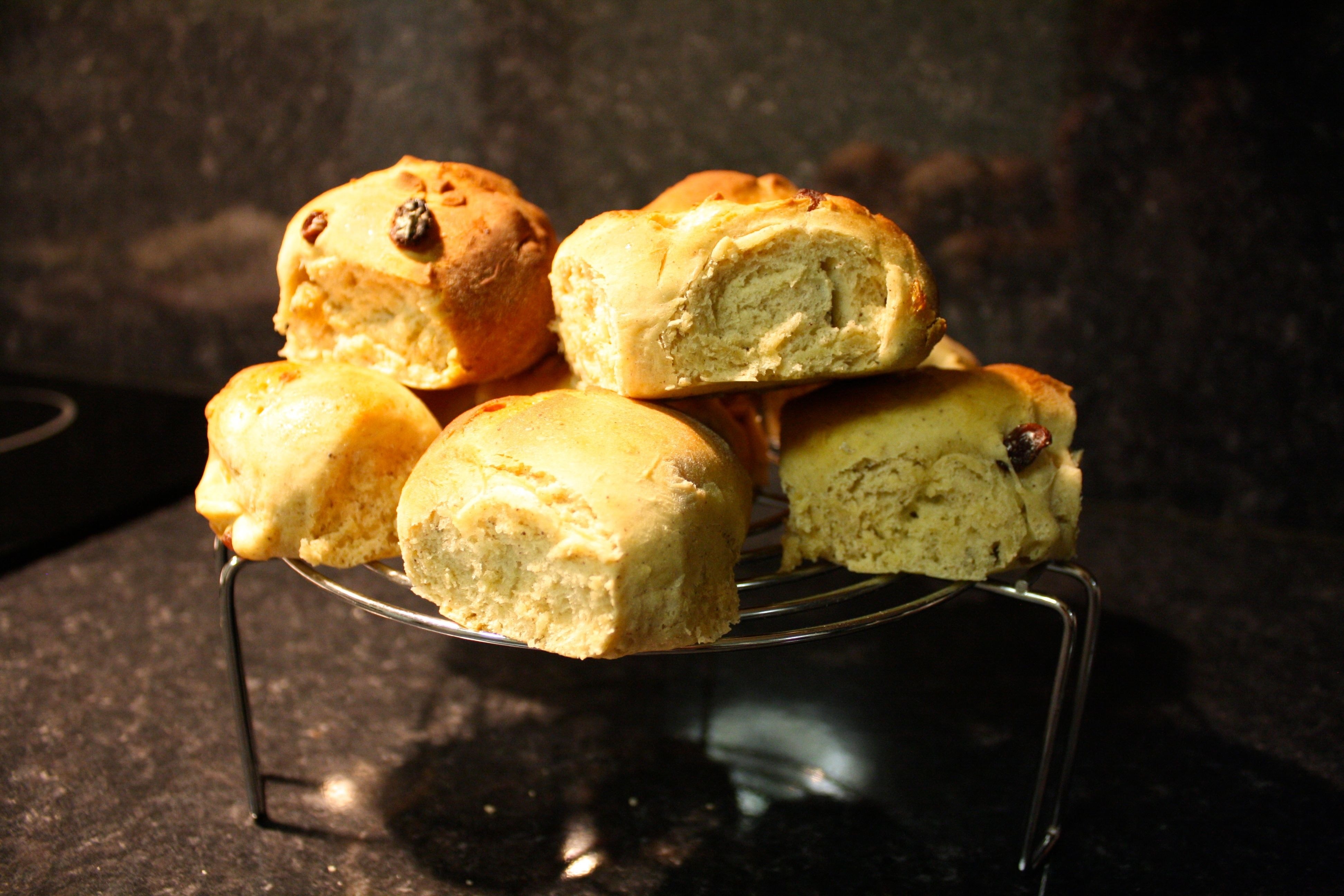 round pastry with raisins on top