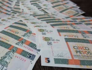 5 pesos banknotes thumbnail