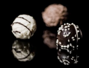 3 chocolate balls thumbnail