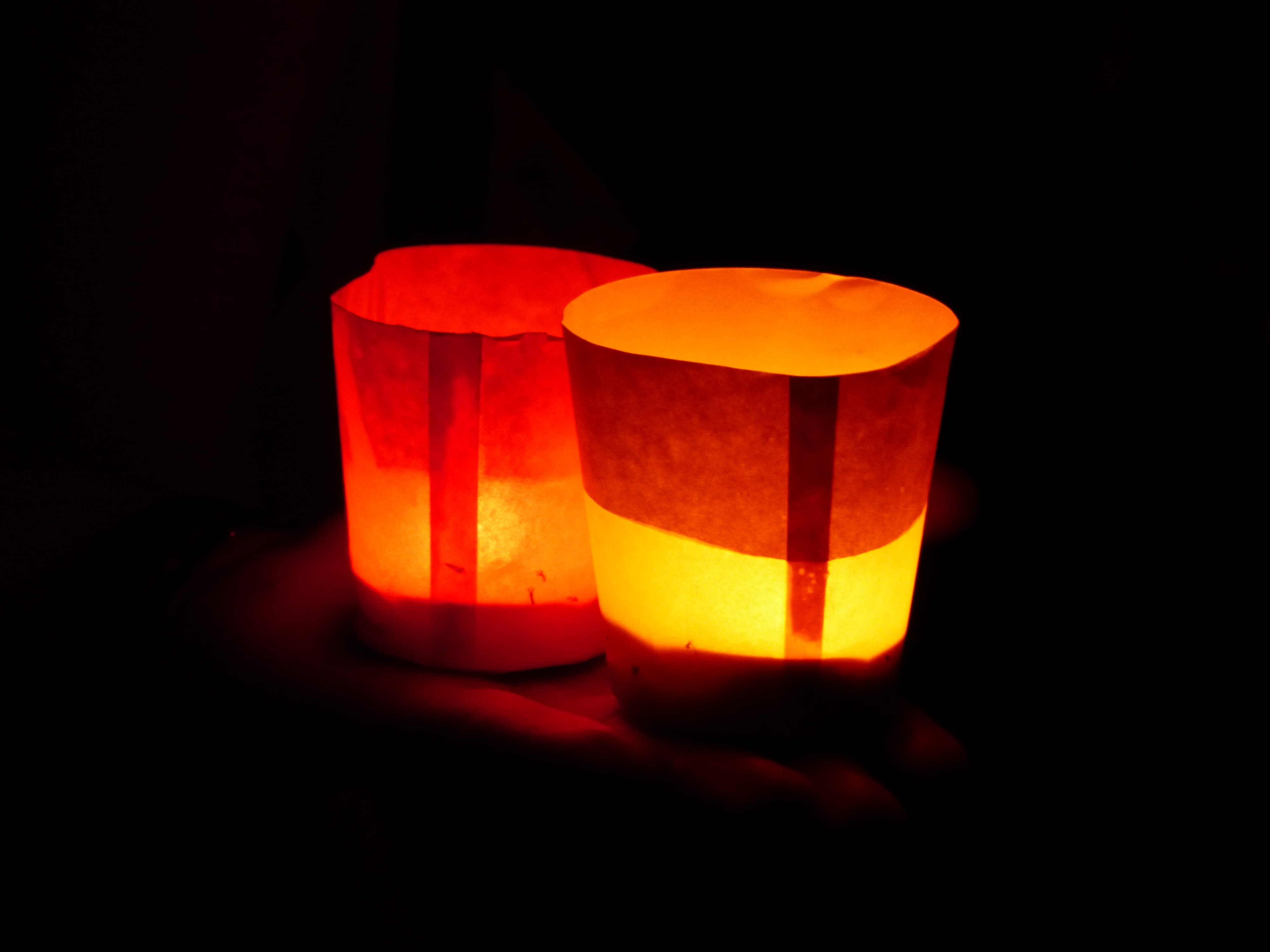 2 red table lamps