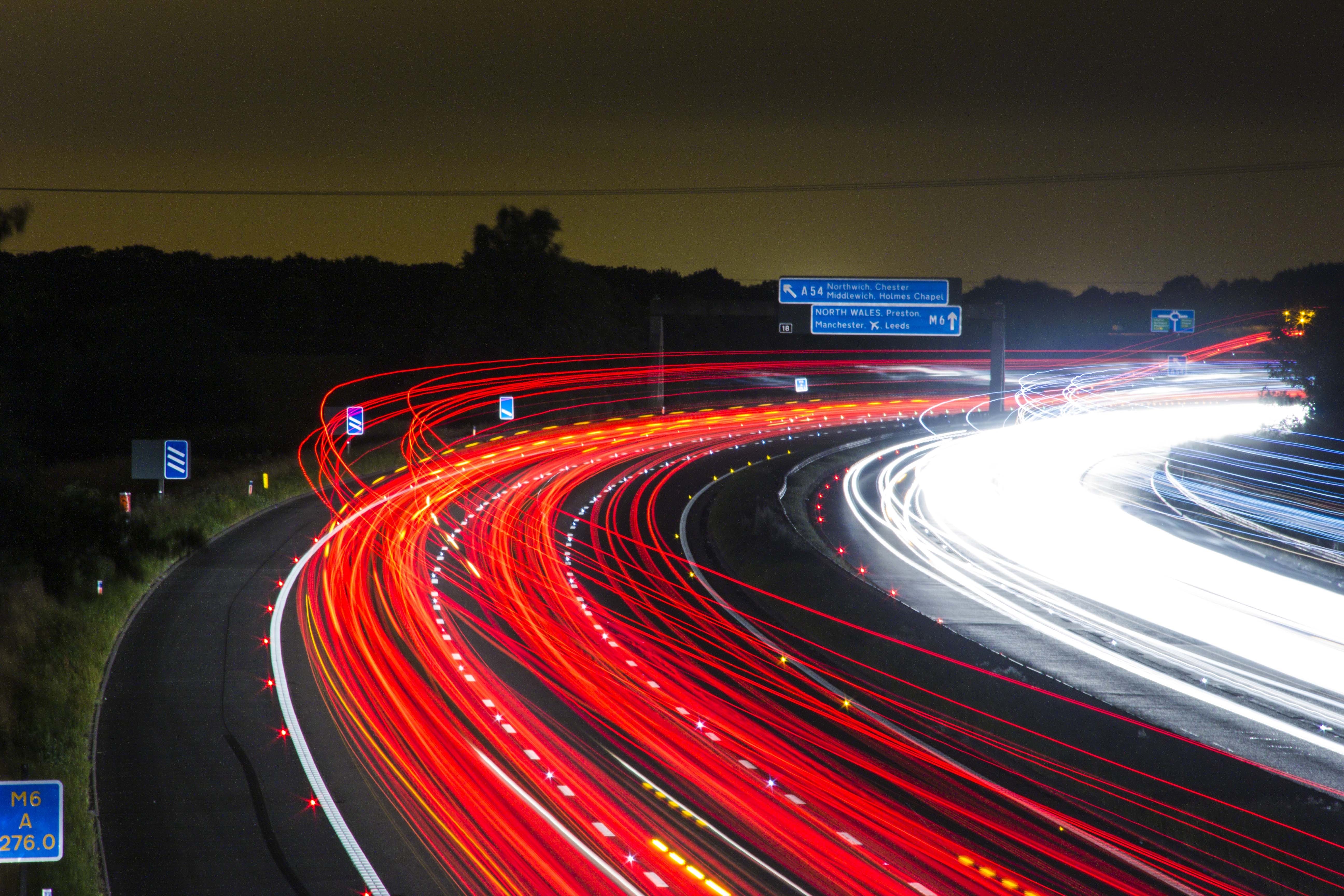 High speed road. Ночная дорога. Трасса. Трасса с машинами. Скоростная трасса.