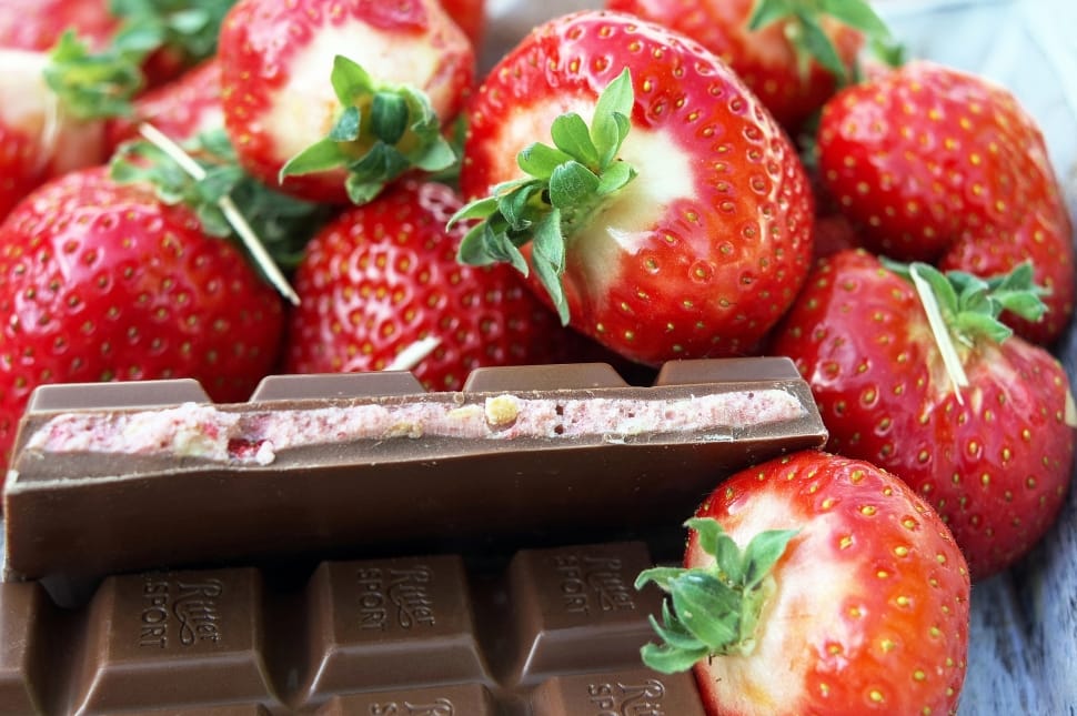 strawberry and chocolate bar preview