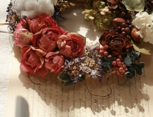 red brown and white floral wreath thumbnail