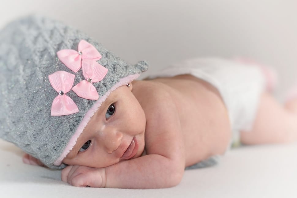 baby's grey knit cap preview