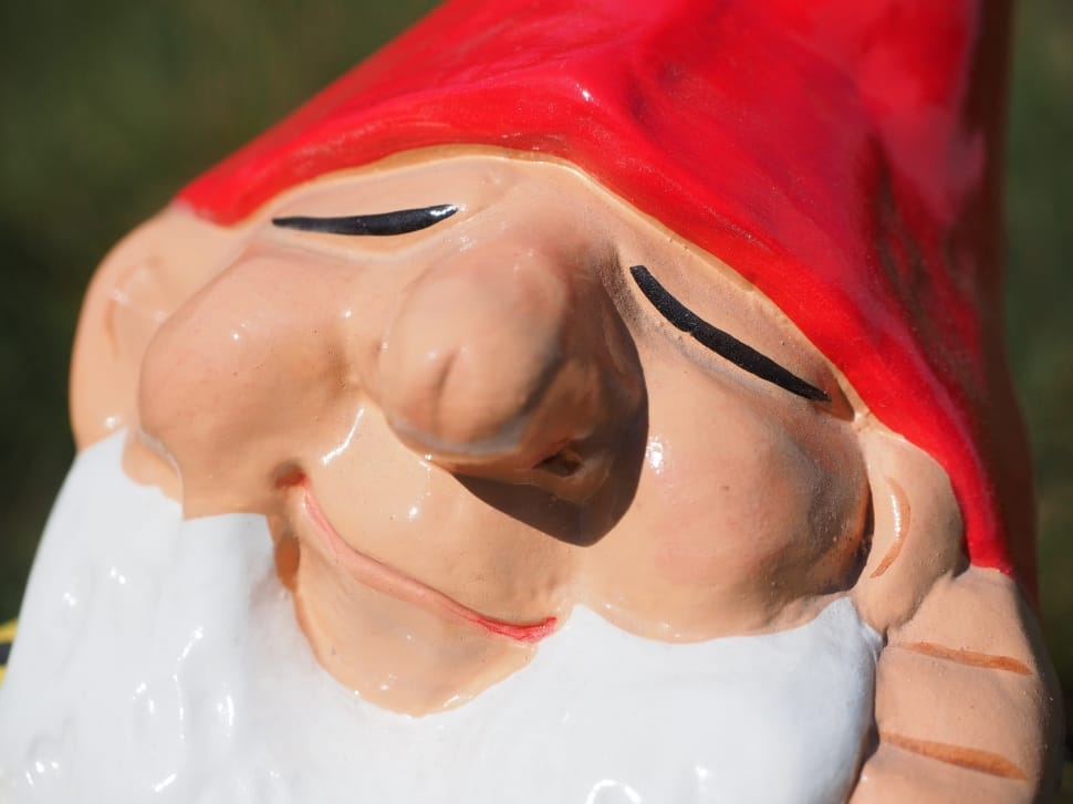 red dwarf ceramic figurine preview