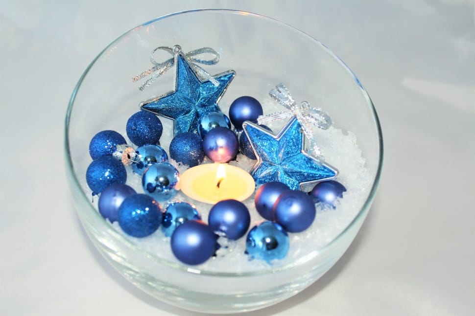 clear glass bowl and blue bauble preview