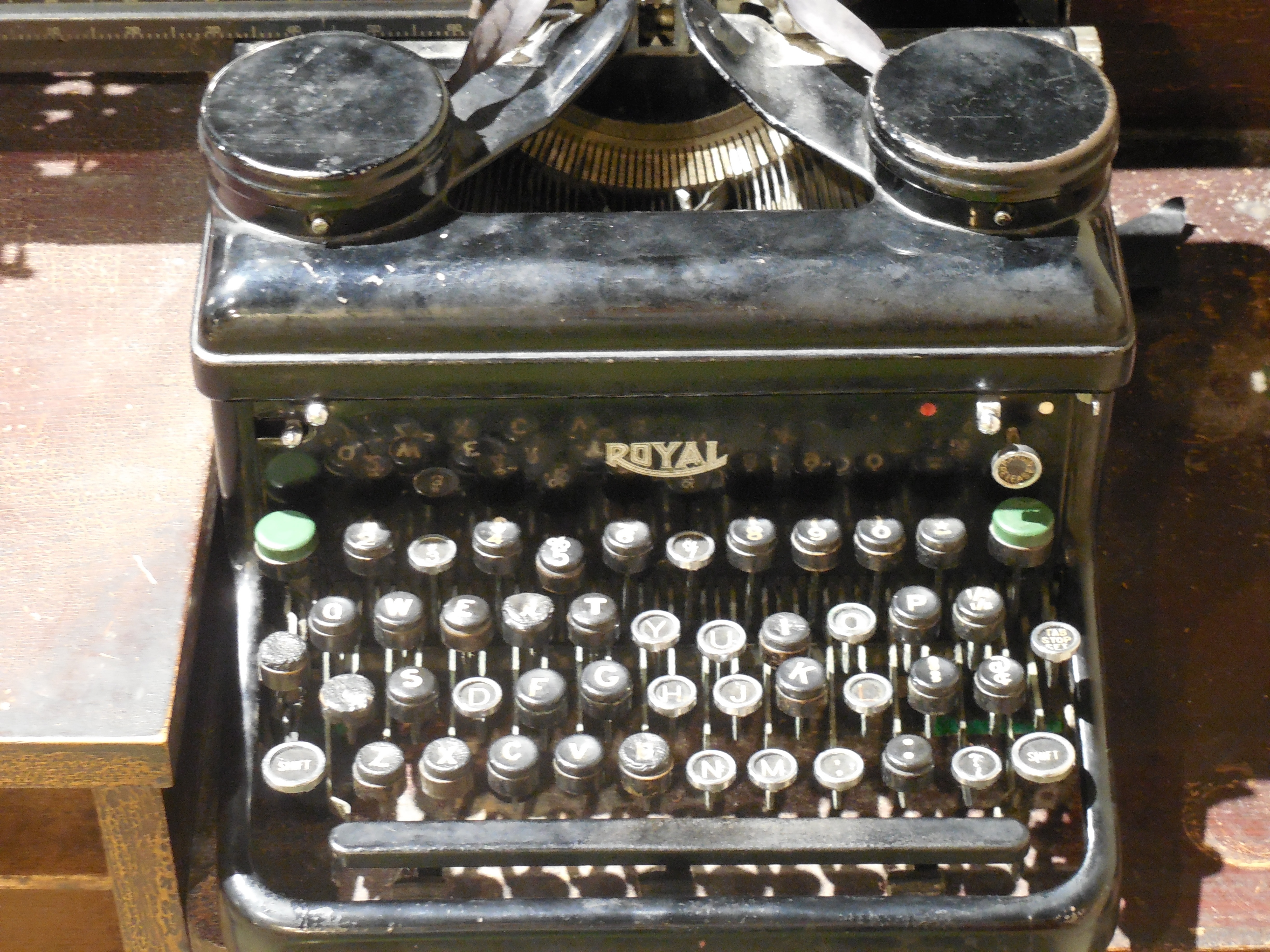 black and gray royal typewriter