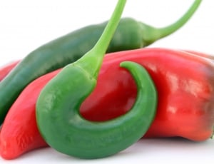 red and green chilis thumbnail