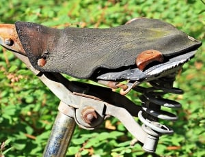 brown and grey bicycle seat thumbnail