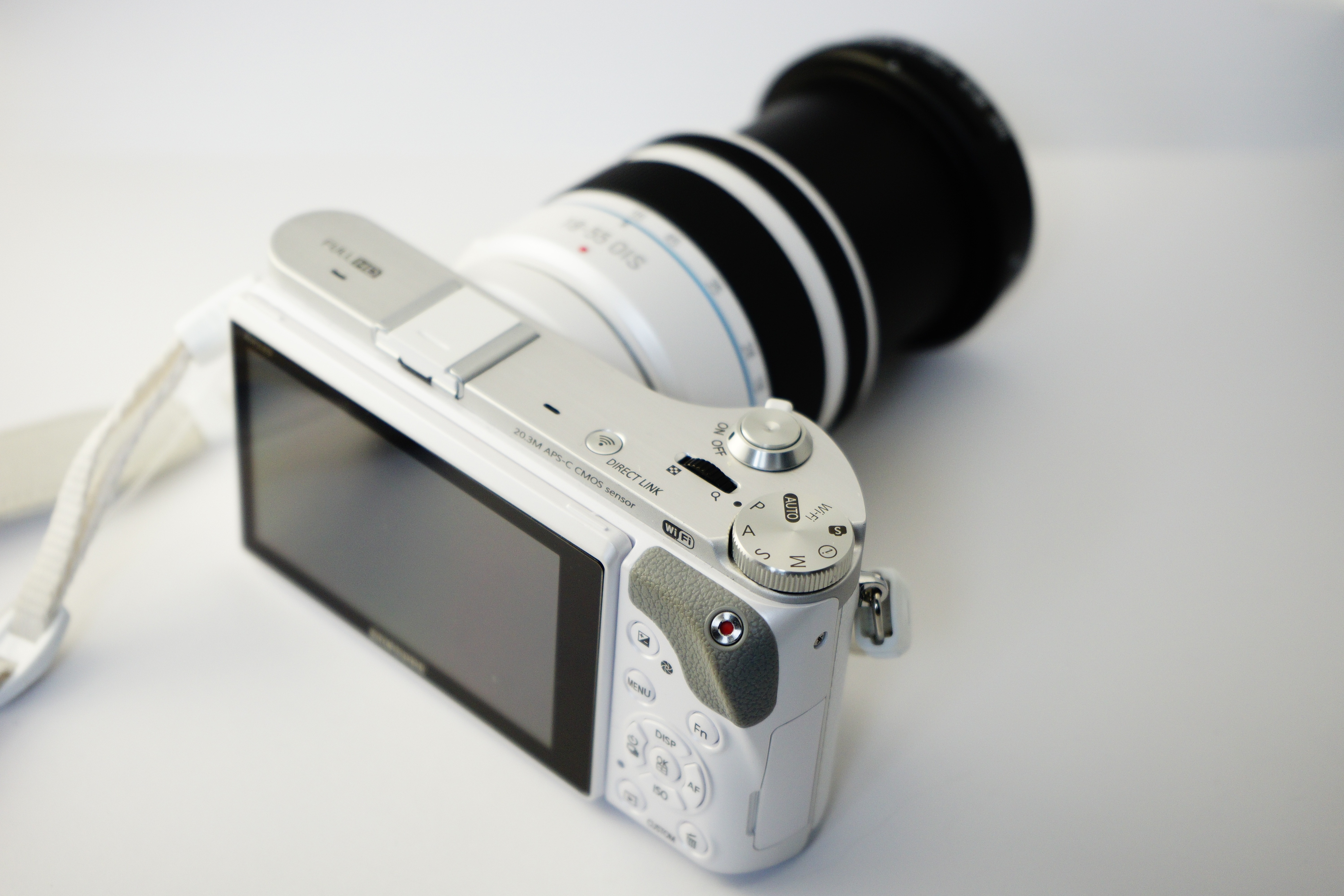 White and black DSLR camera