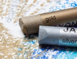 gold and silver pastel crayon thumbnail