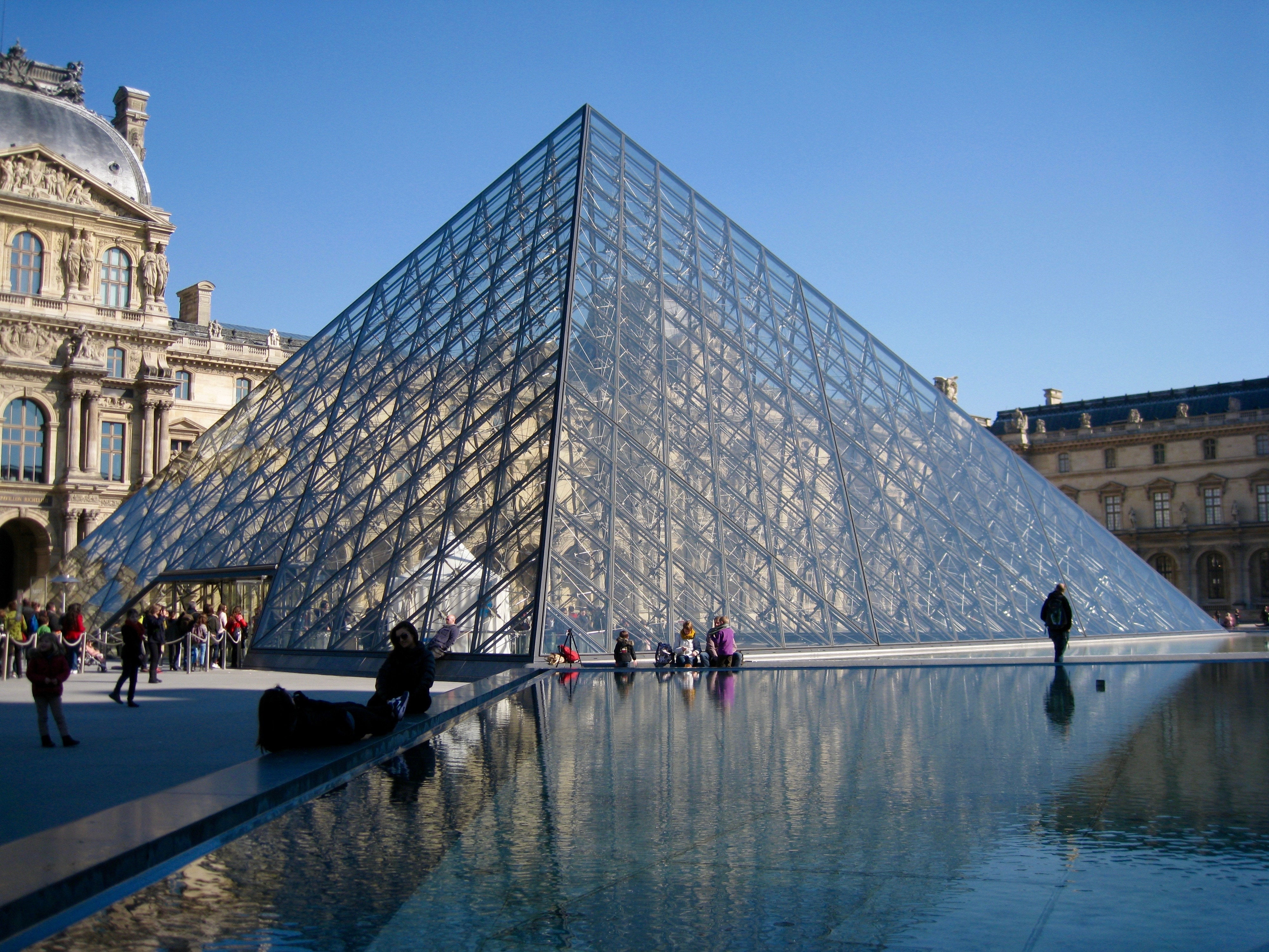 louvre museum in paris