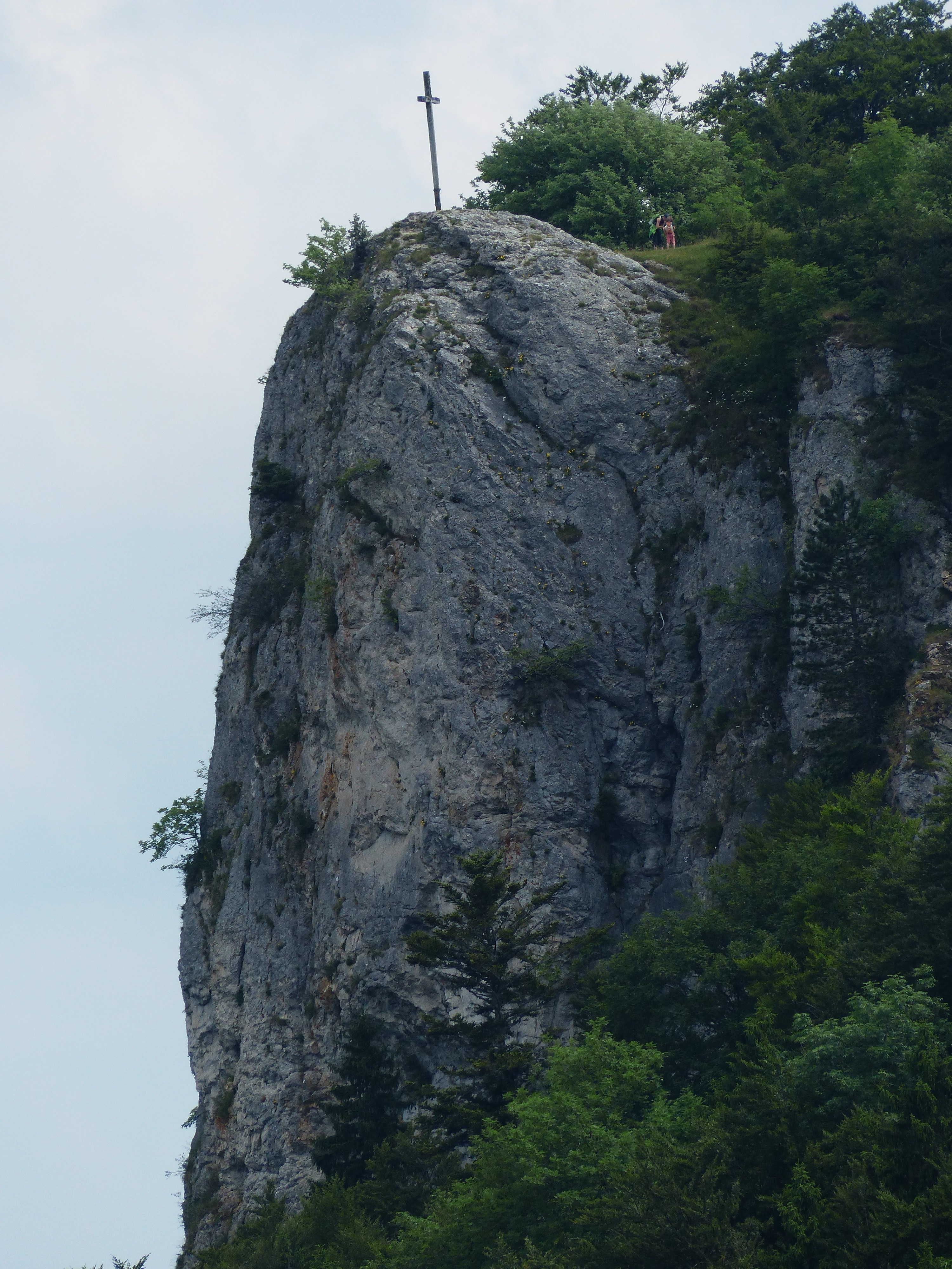 gray rock cliff