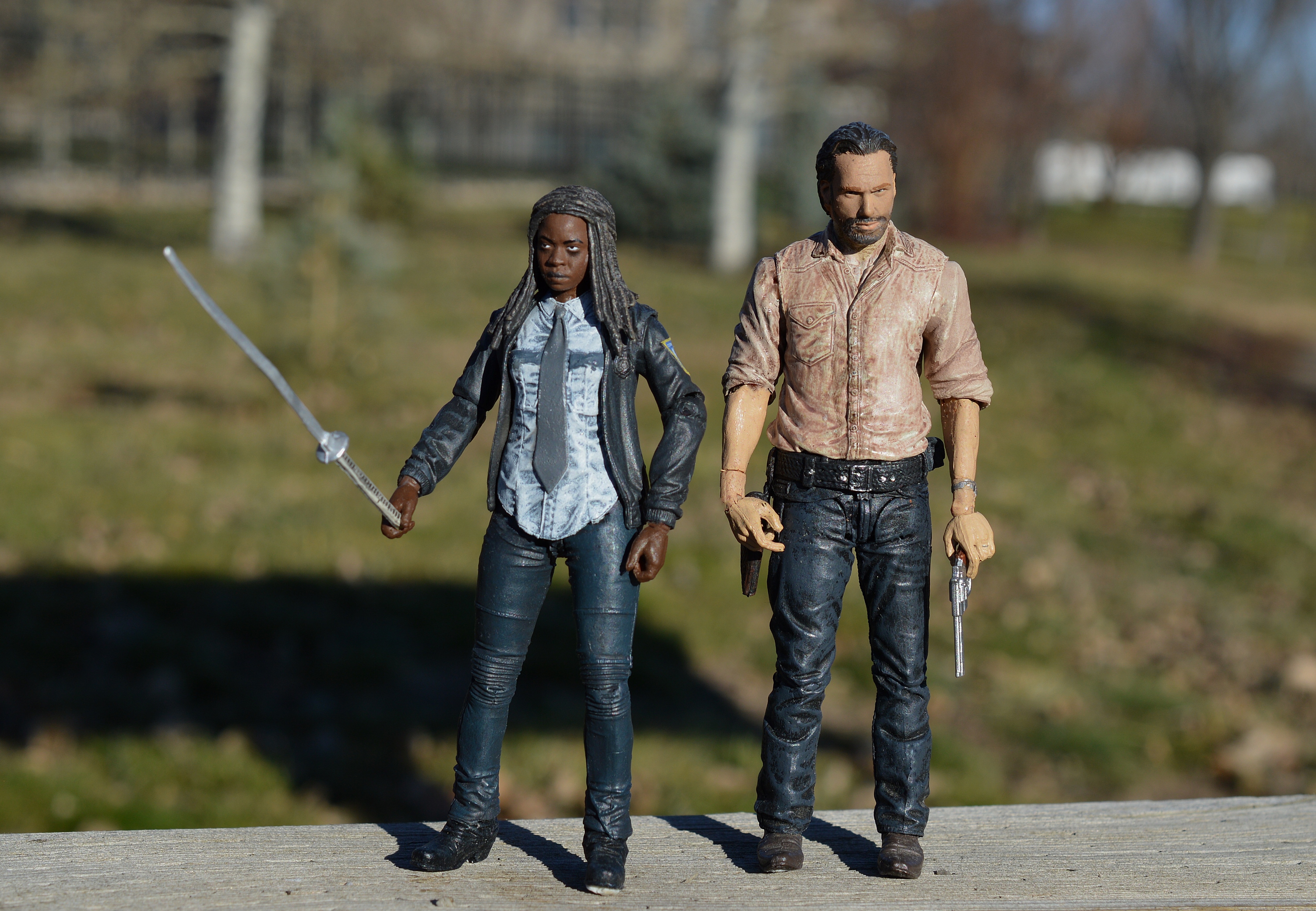 2 characters of the waking dead toys