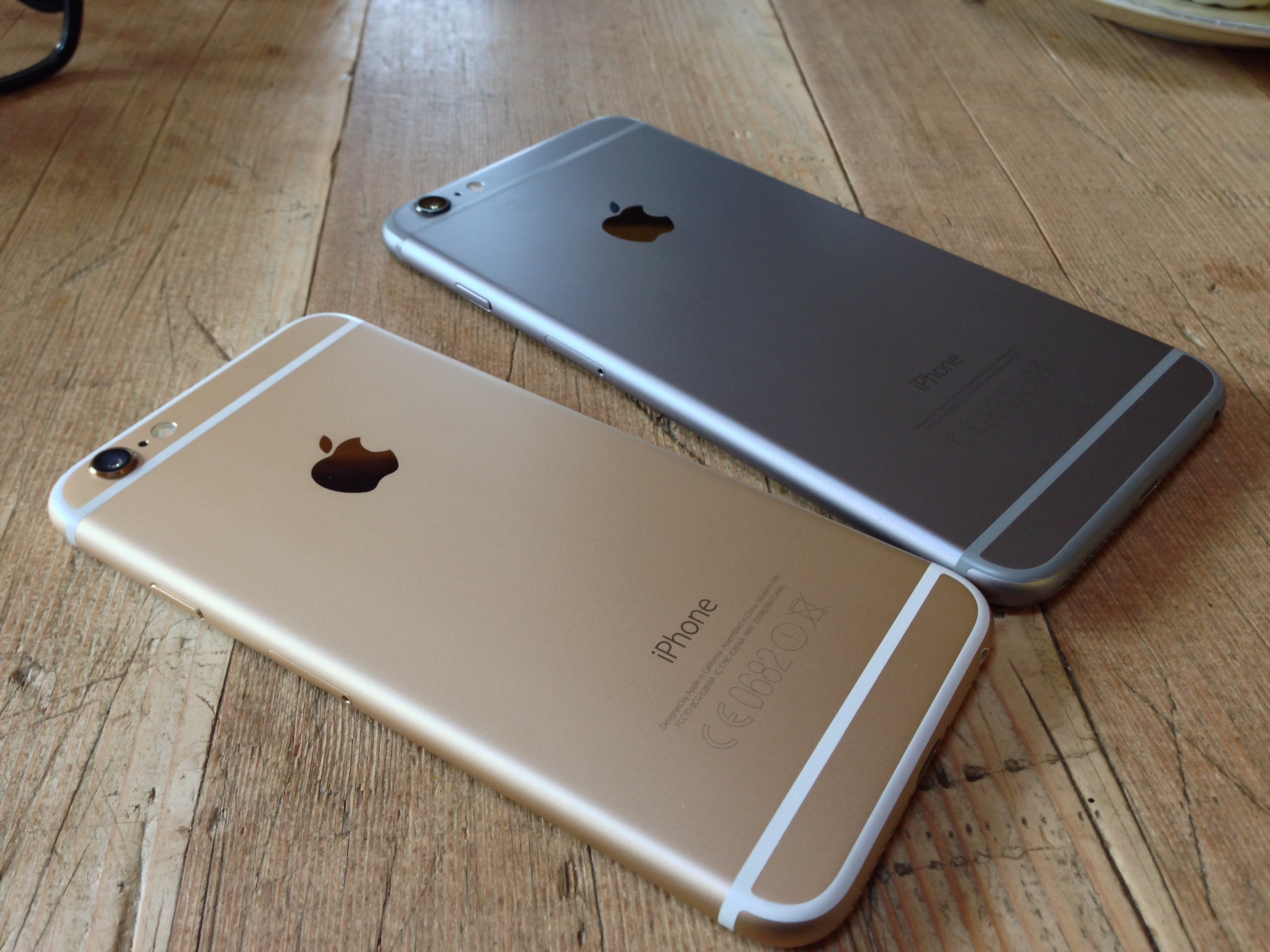 rose gold and space gray iphone 6
