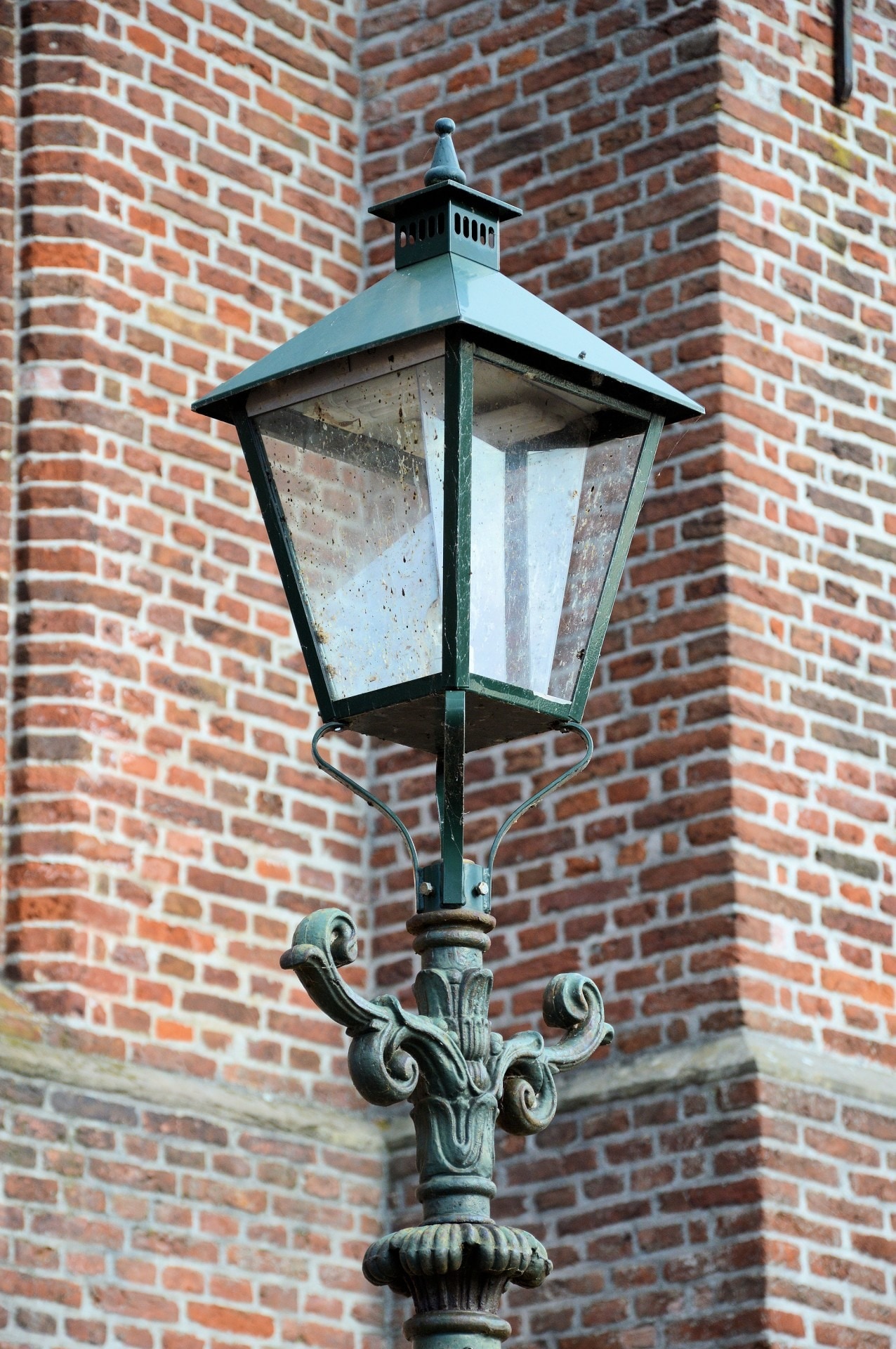 close up photo of black pedestal lamp