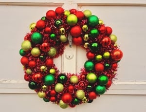 green red teal round baubles wreath thumbnail