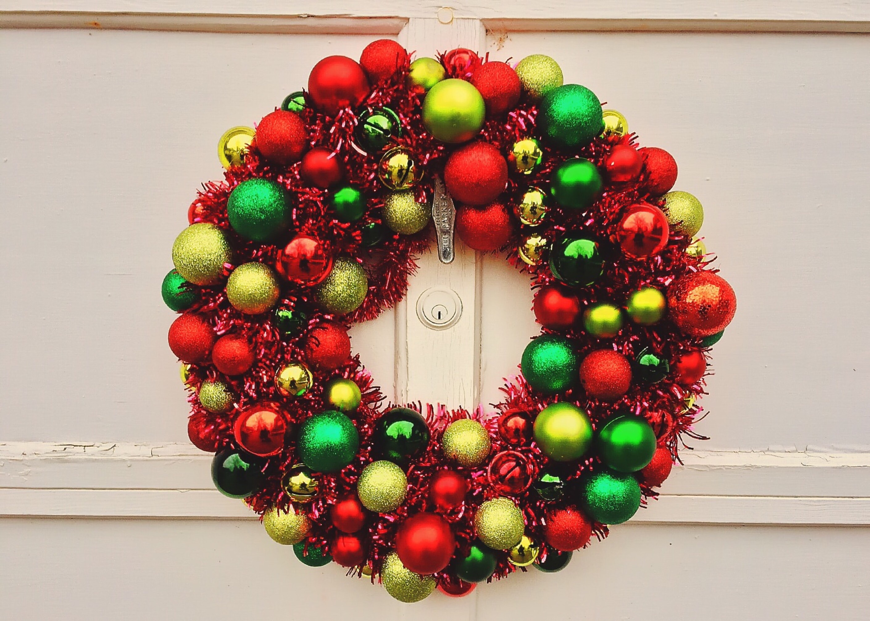 green red teal round baubles wreath