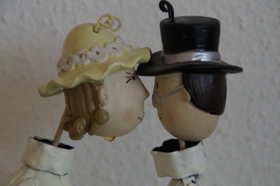 woman in white dress and man in white shirt figurine preview
