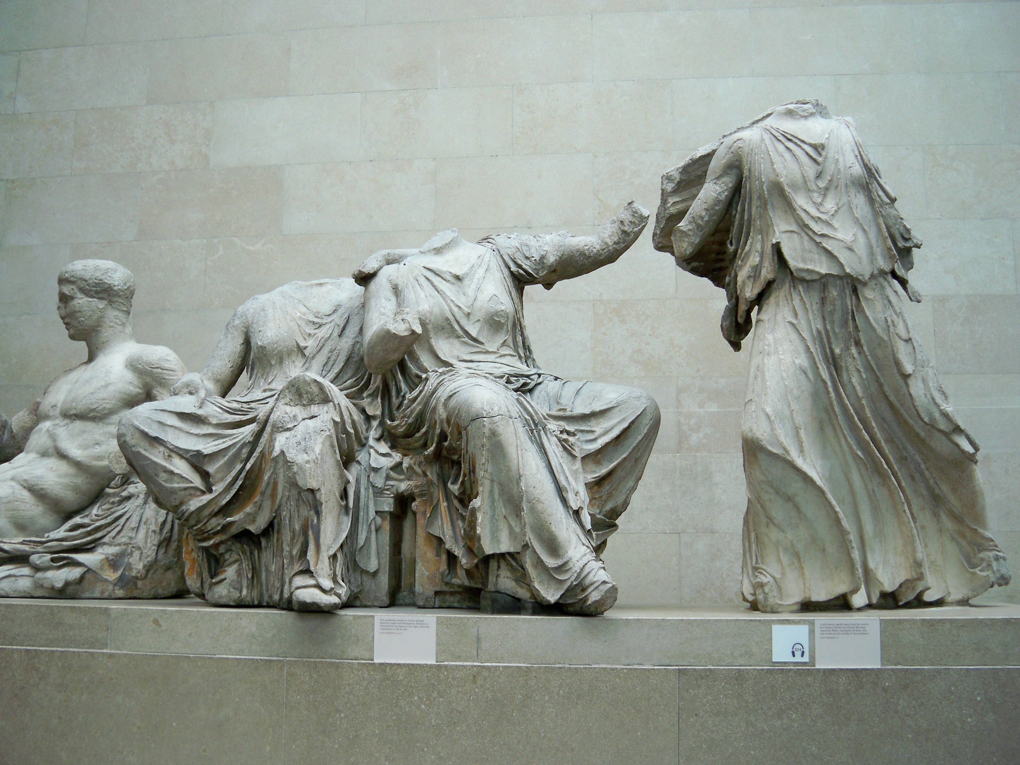 three headless Roman statue