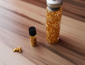 gold glitters and container thumbnail