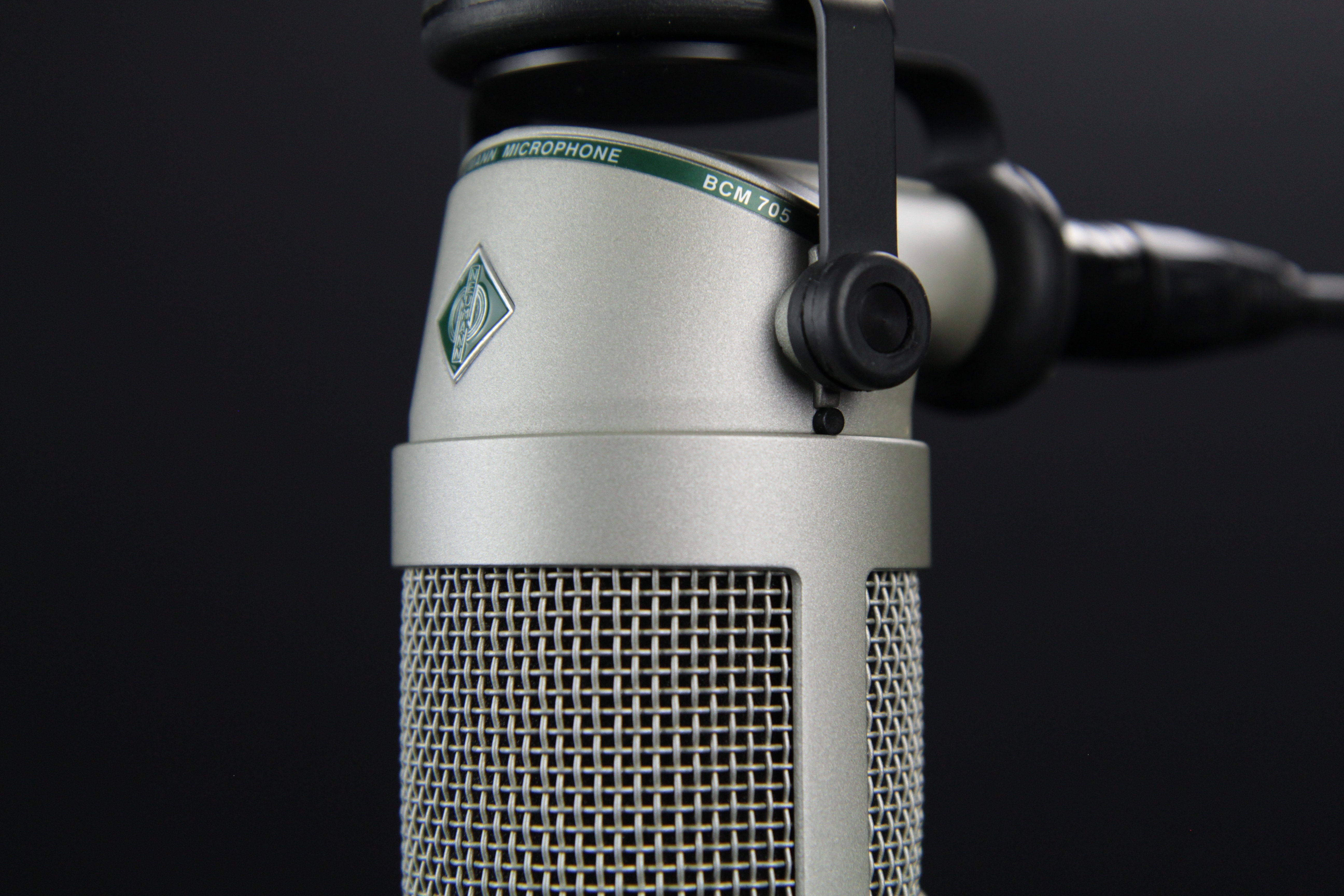 gray and black condensing microphone