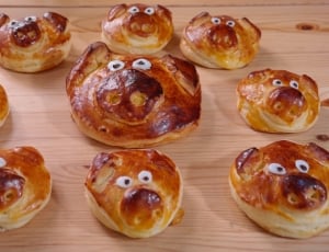 baked pig shape bread thumbnail