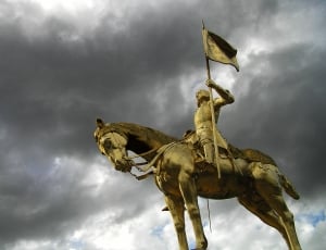 soldier on horse gold statue thumbnail