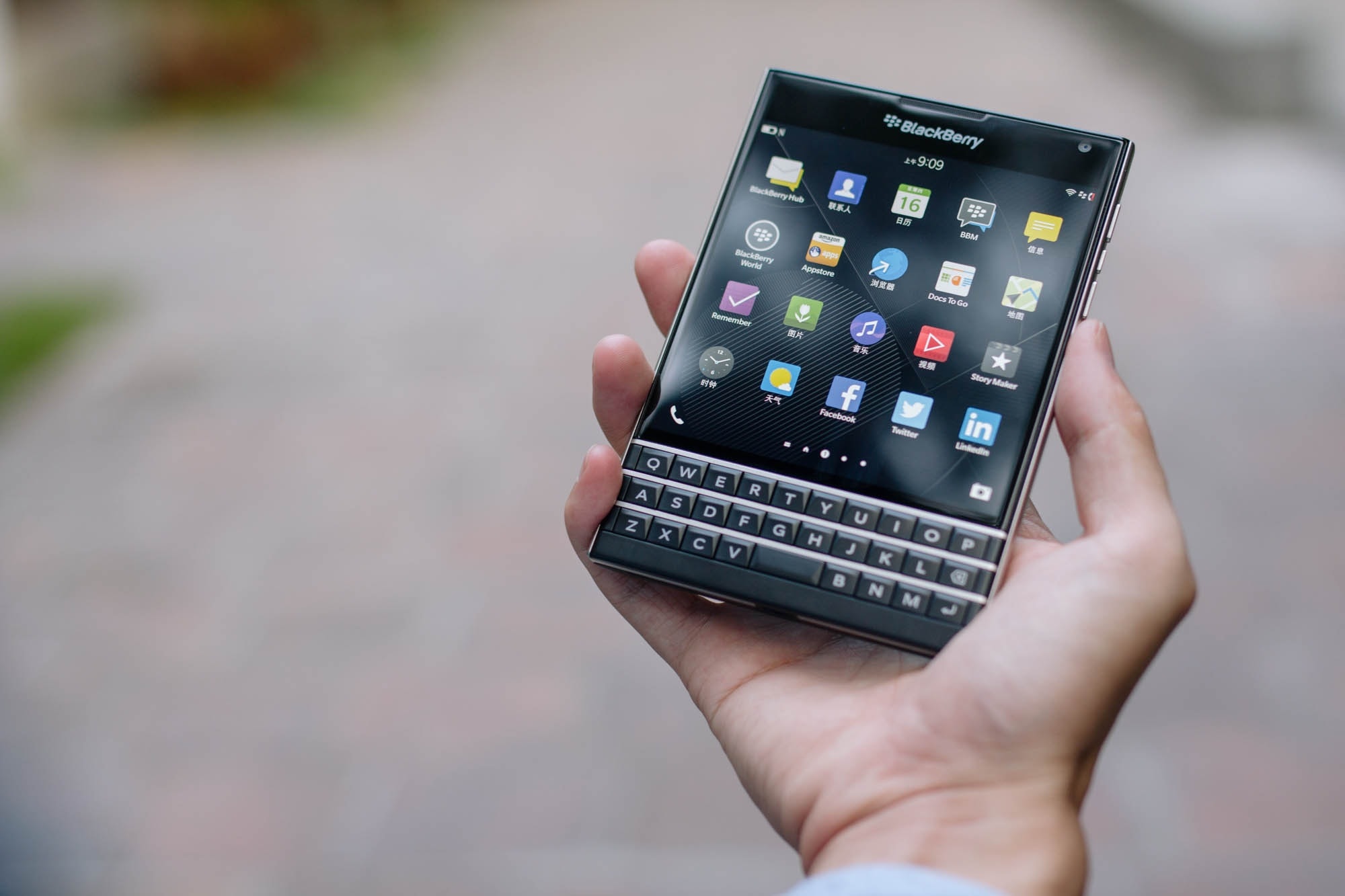 black blackberry smartphone