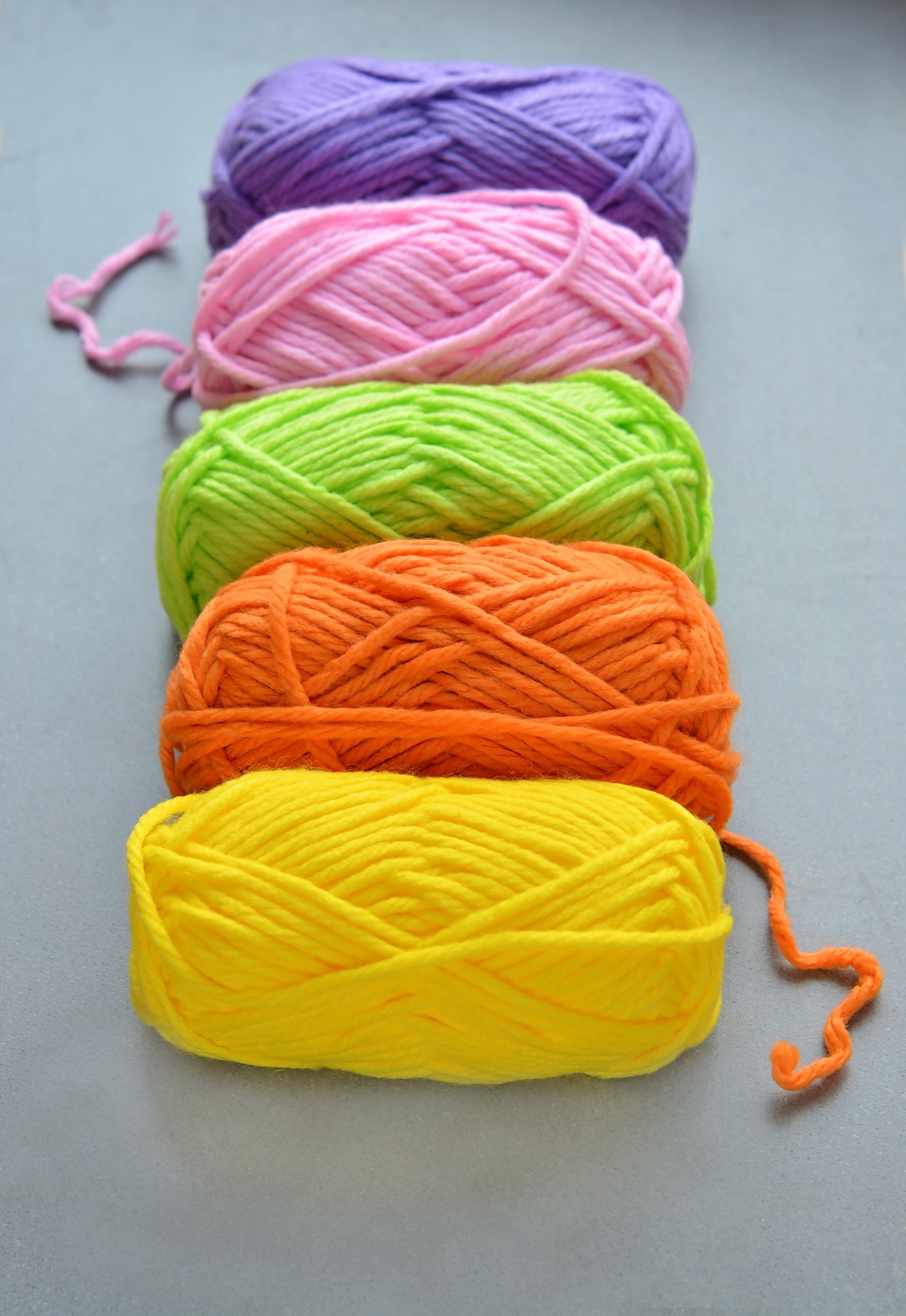 5 assorted color yarns