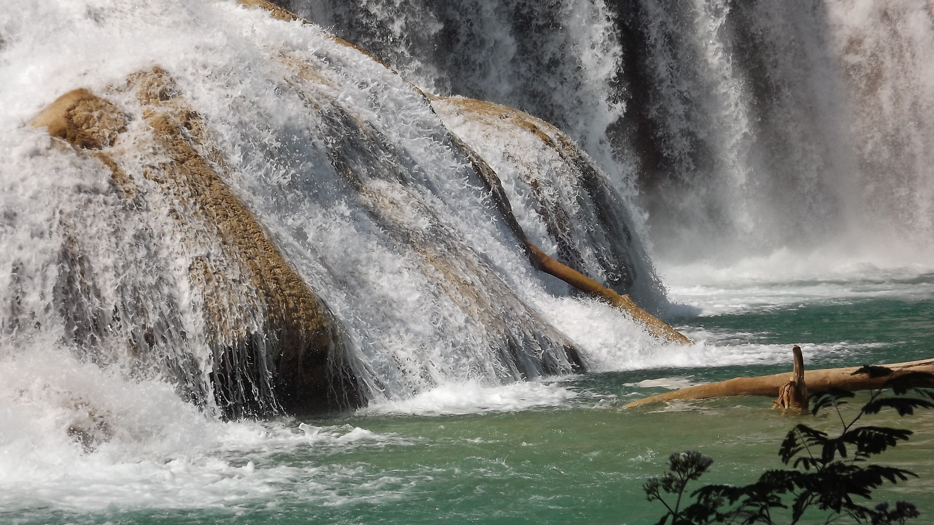 waterfalls impact on rock photography
