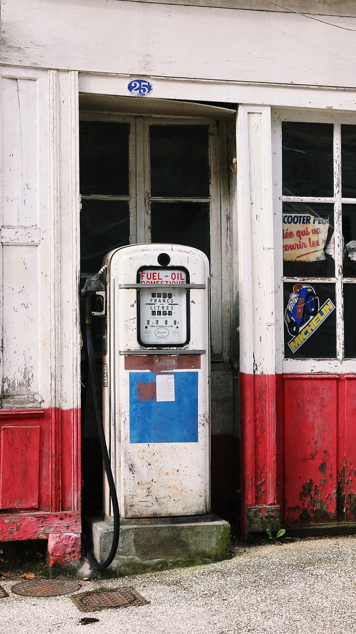 white and blue gas pump