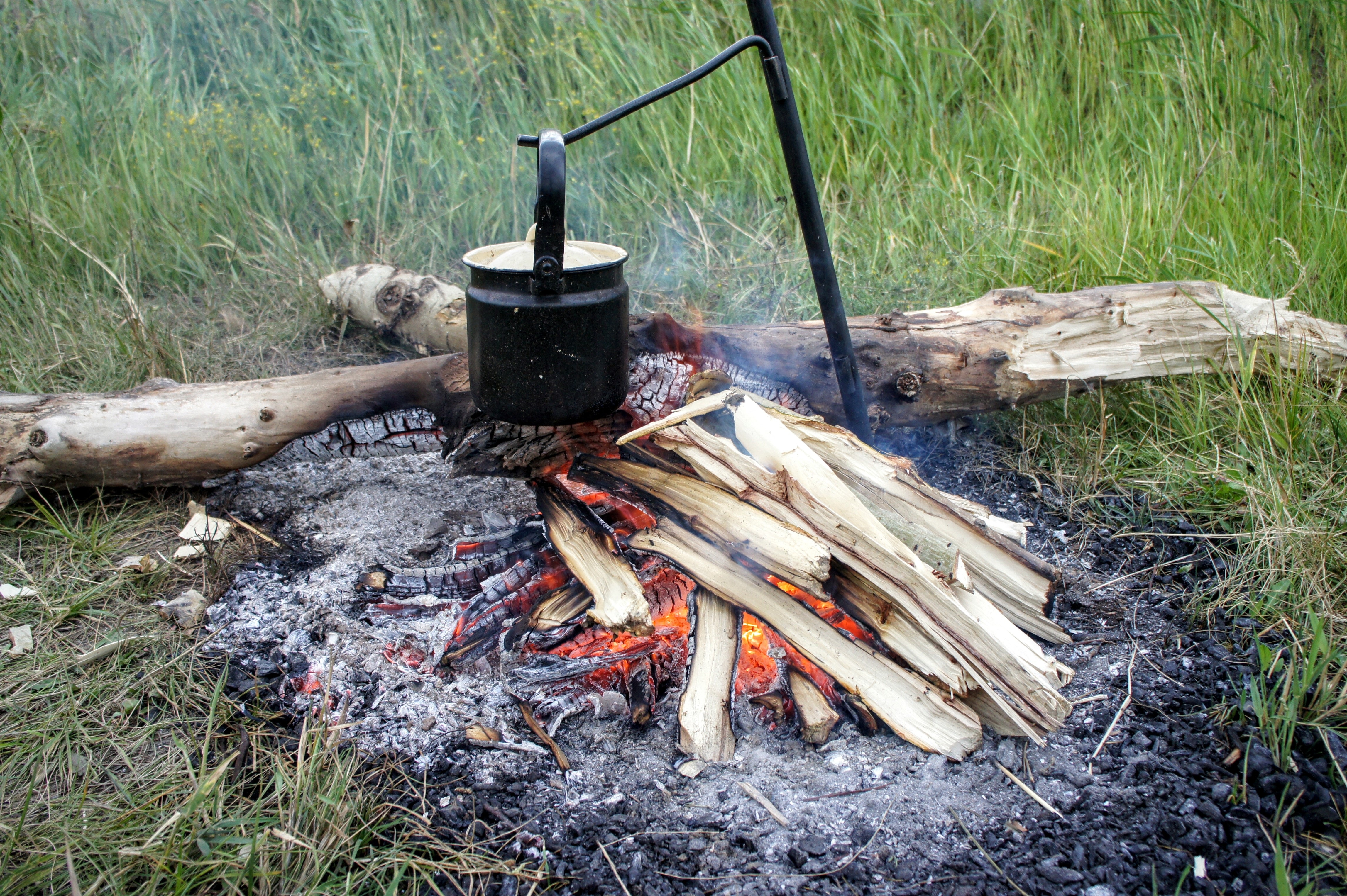 black metal round cooking pot