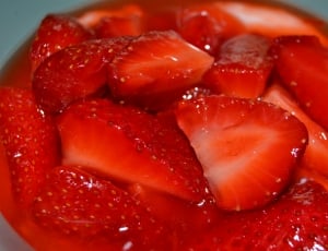 red sliced strawberries thumbnail