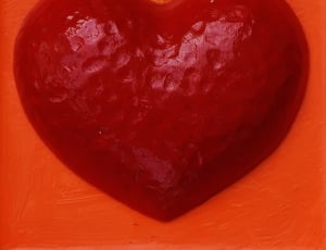 red heart ceramic figurine thumbnail