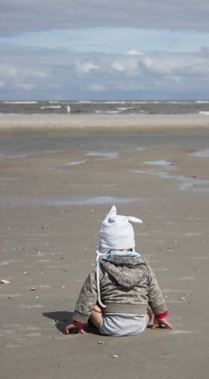toddler's grey and white hoodie thumbnail