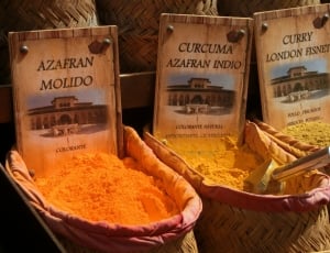 azafran curcuma and curry powders thumbnail