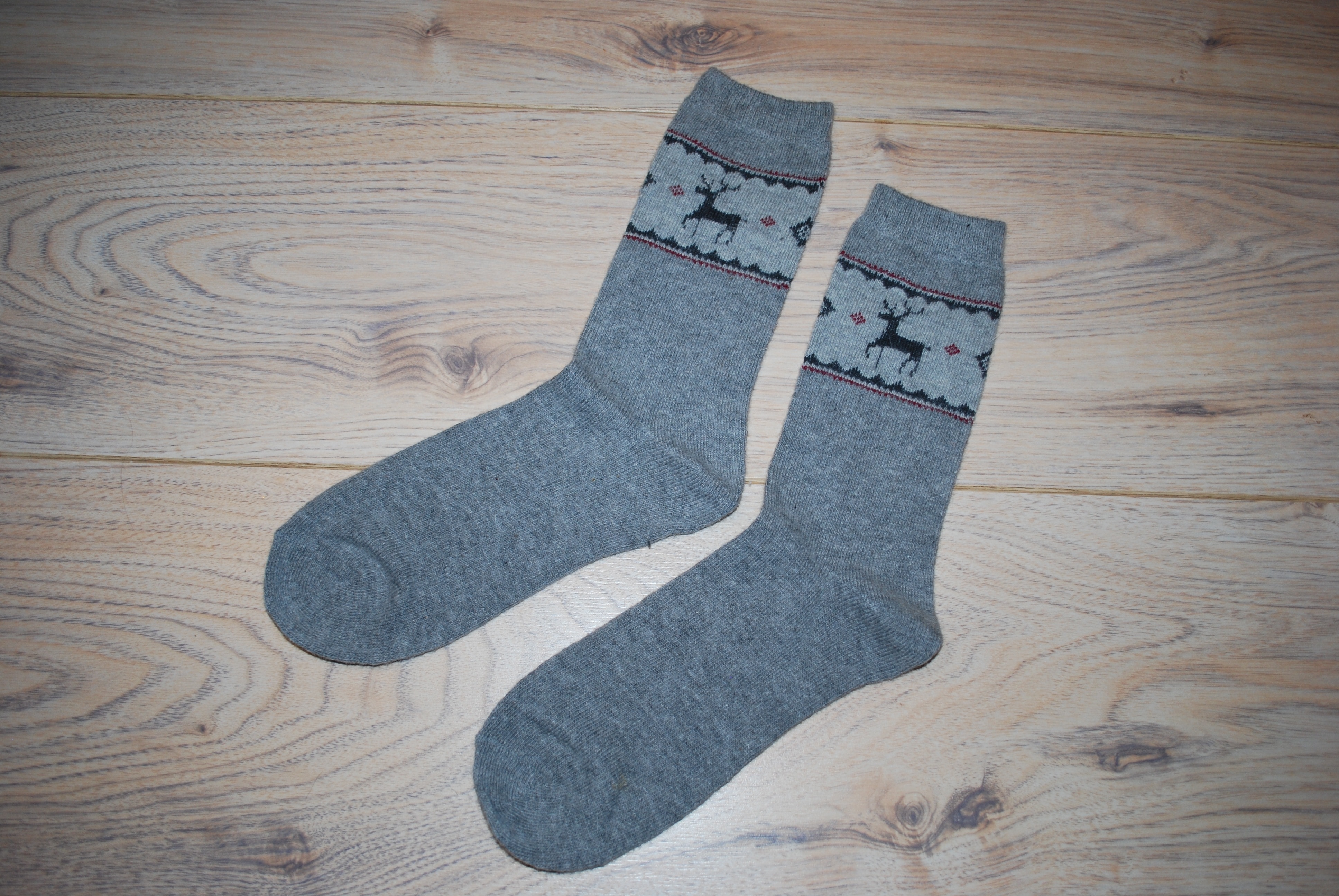 Почему на 23 февраля дарят носки. Носки в подарок. Старые носки. Носки шерстяные мужские. Носки реклама.