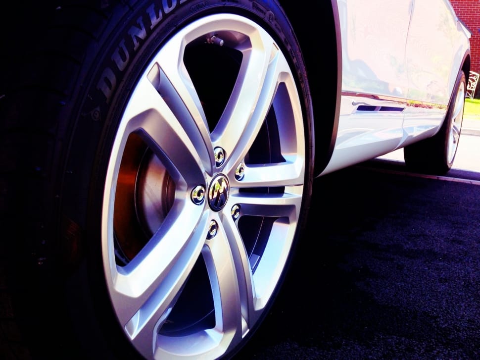 chrome volkswagen beetle 5 spokes wheel with tire preview