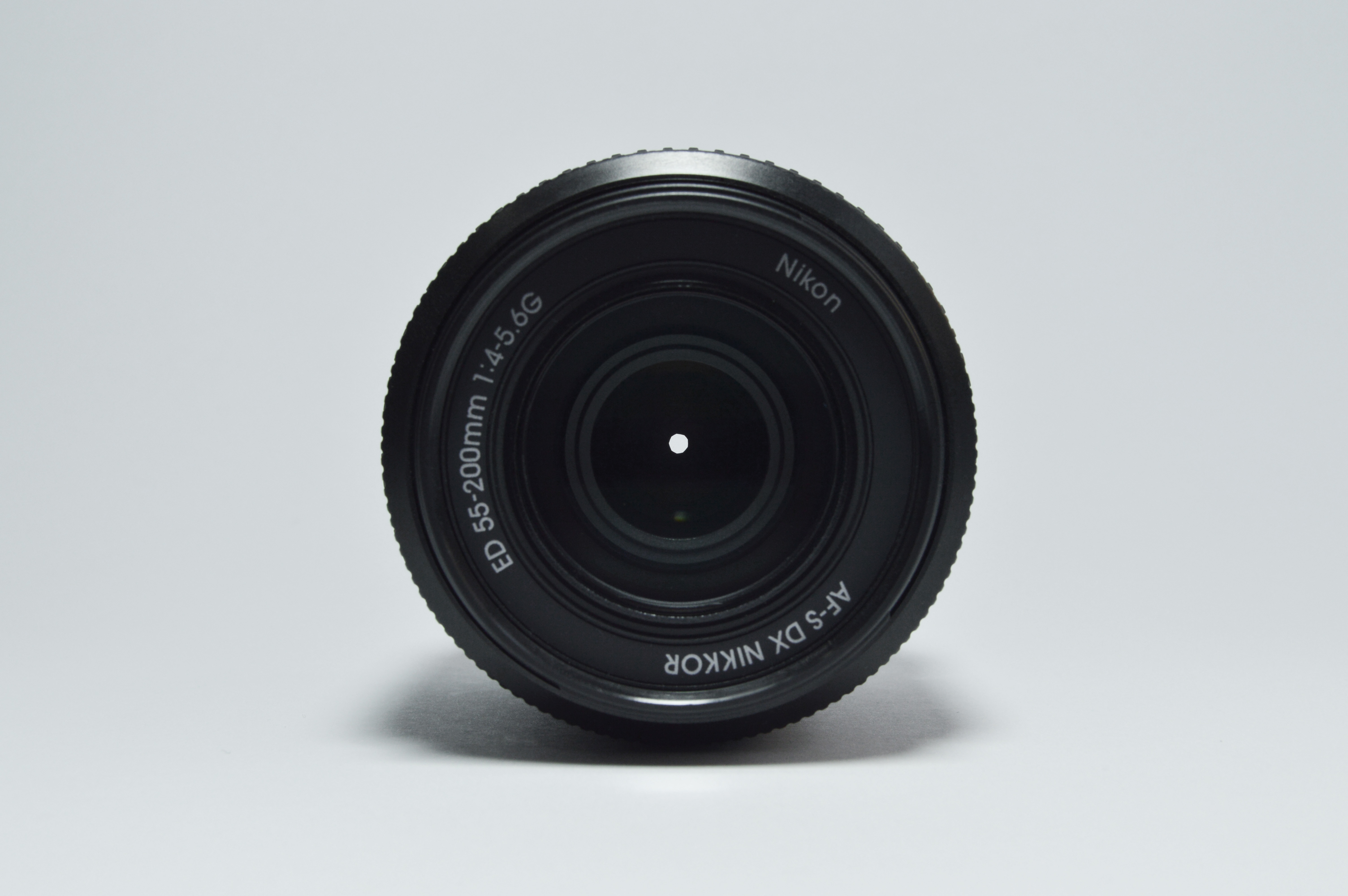 black nikon af-s dx nikkor lens