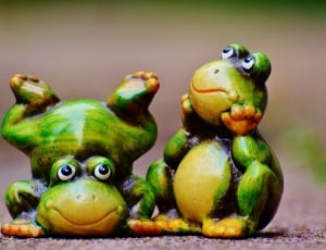2 frog ceramic table decor thumbnail